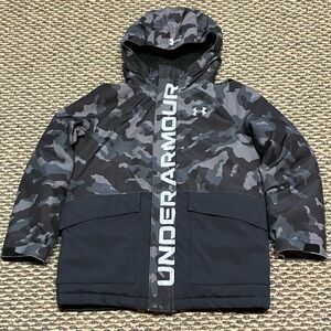 Under Armour Black ColdGear Jacket Boys Size Medium color black camo like new